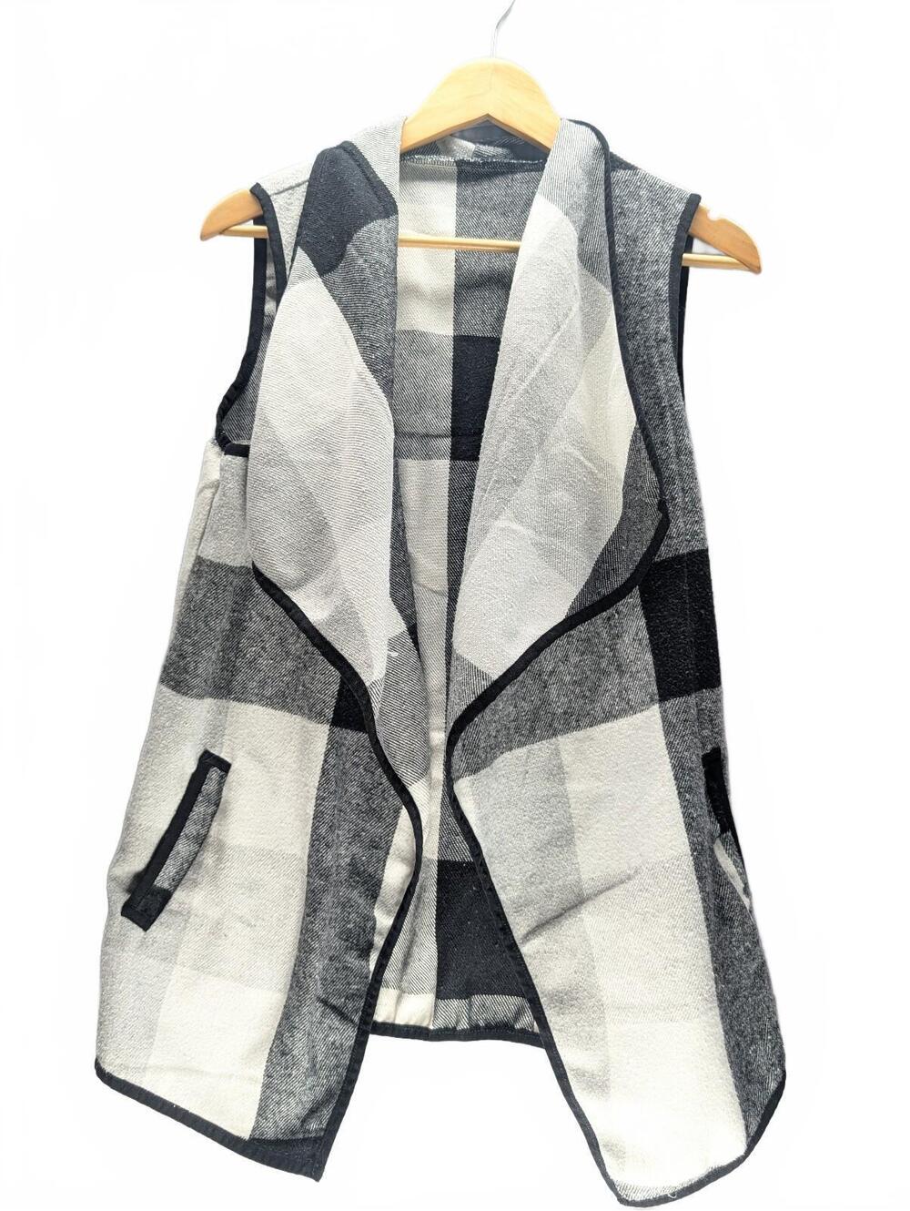 Women's Medium Black and White Plaid Sleeveless Open Front